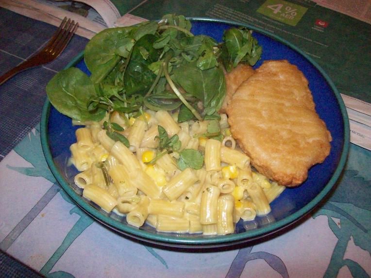 chickenpastaandsalad_zpsadb609b7.jpg