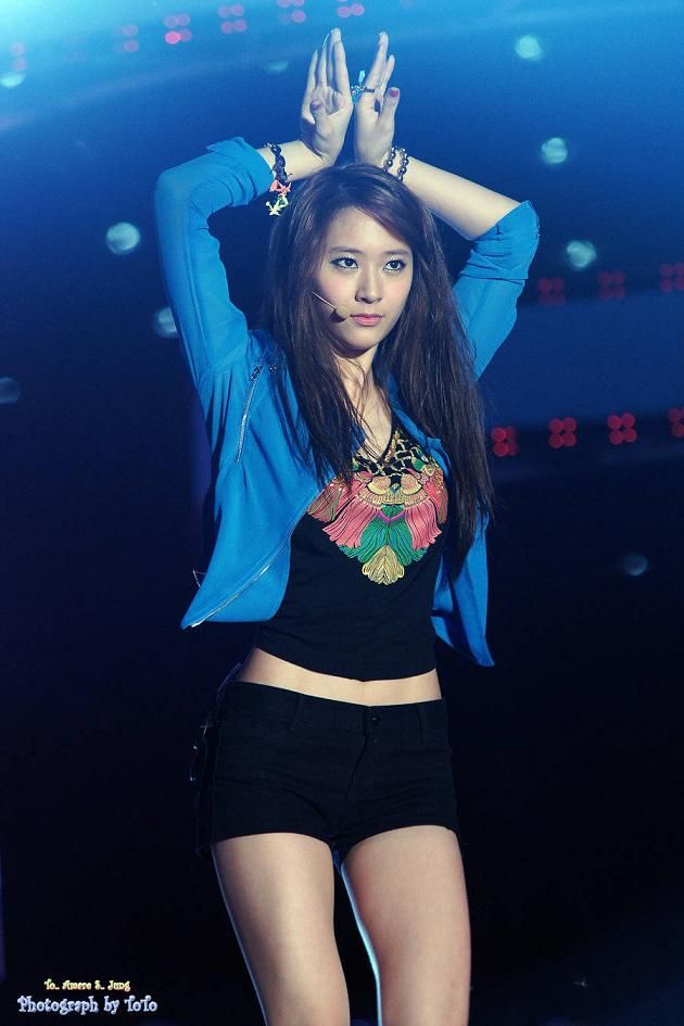 Forum Image: http://i1097.photobucket.com/albums/g349/Korean_Dreams_Girls/Krystal%20-%20fx/Krystal220.jpg